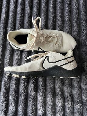 Nike Women's Cream and Black Training Sneakers